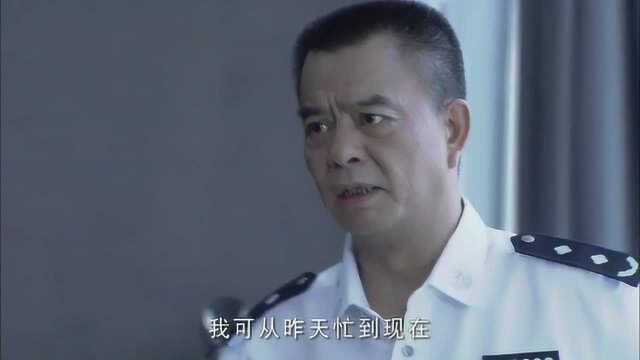 男子发现案件新的情况,急忙通知警方,协助调查