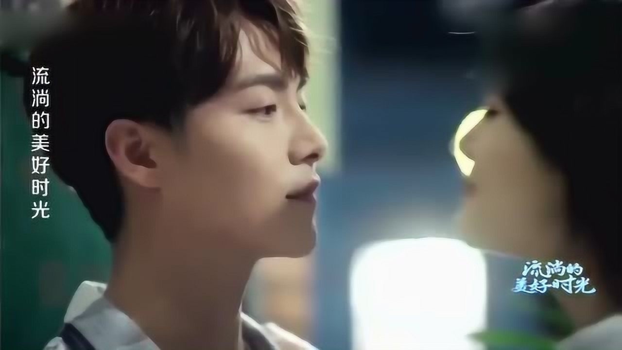 学霸深夜向女孩表白,女孩终于藏不住内心的爱,追上去把学霸亲懵_腾讯视频