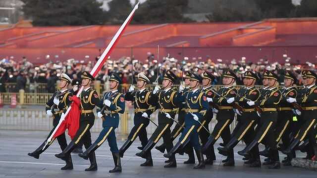 天安门广场隆重降旗仪式!太壮观了,百看不厌