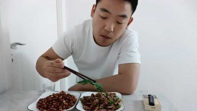 本地非常有名的熟食凉拌猪头肉,配上一盅酒,感觉人生达到了巅峰