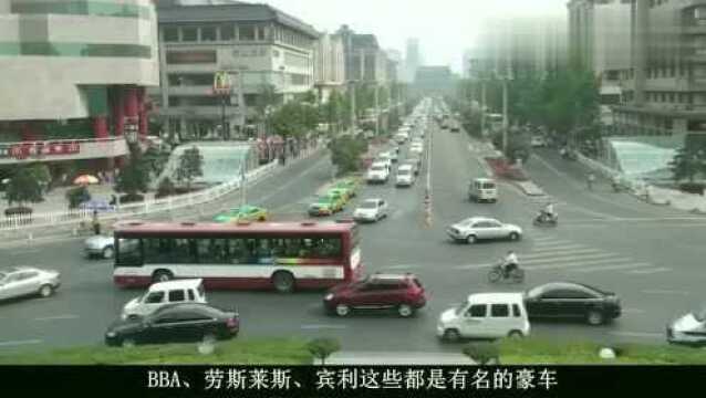 街头偶遇一辆豪车,一查才知名为“猎兽”,造型复古却充满侵略性