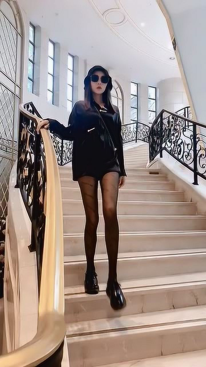 不得不说网红伊瑟拉小姐姐这双大长腿真的很美