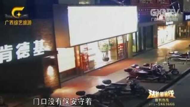 年轻男子去珠宝店购买珠宝,不料接下来的举动惊呆店员!