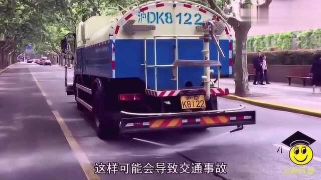 城市洒水车能降温除尘,为何这么多人却说是“公害”?原因很无奈