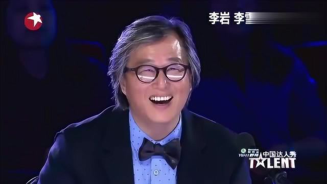 中国达人秀:2小伙达人秀舞台,怪异才艺表演,惊艳全场