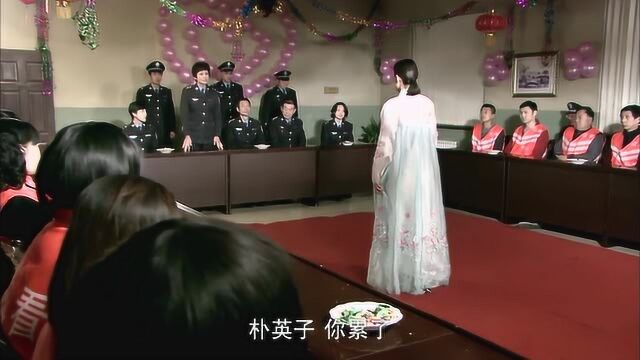 女死刑犯的最后一场舞,跳完就被枪毙了,狱警看完都忍不住哭了