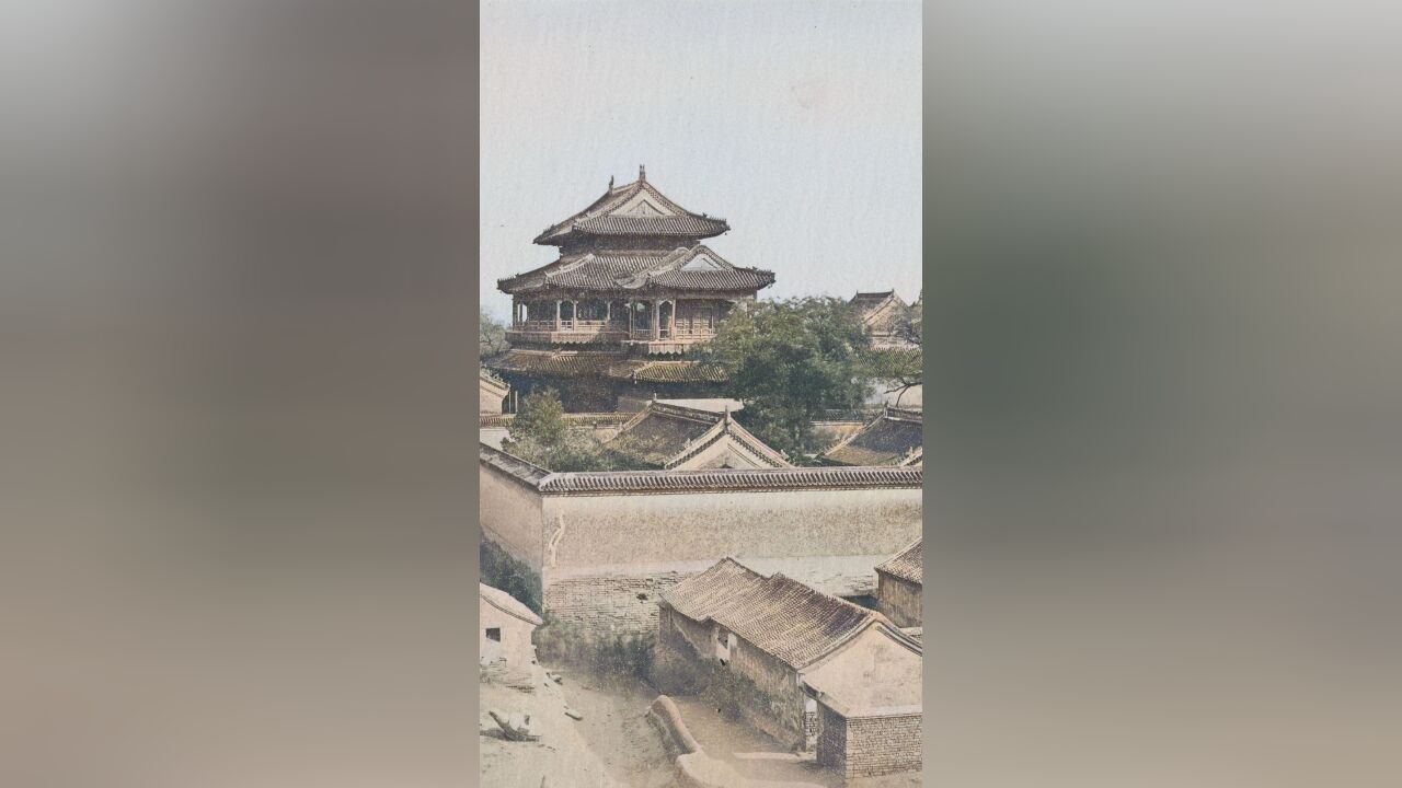 1860年,英法联军随军摄影师在安定门上拍摄的北京城