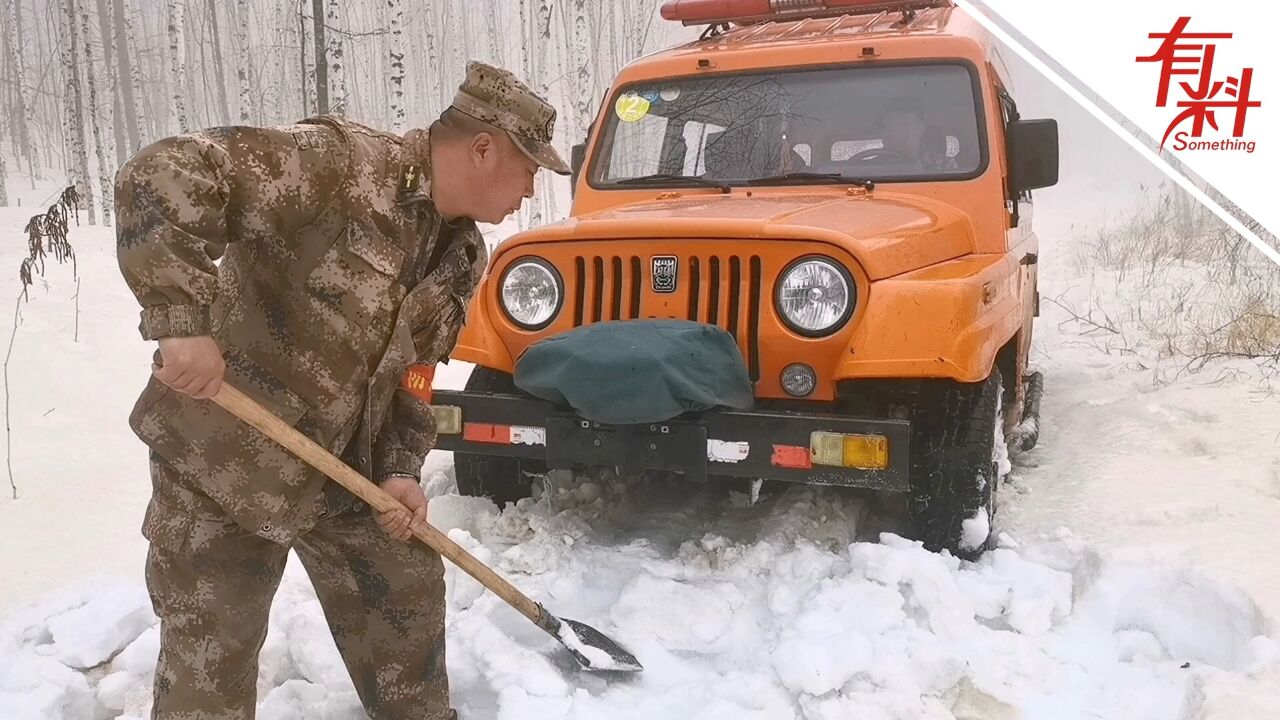 点赞逆行者!松岭林业局防火瞭望员踏雪向塔行 开启防火瞭望工作