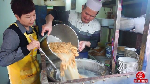 西安夫妻卖早餐30年,油茶3元麻花1元,顾客排队吃完饱一天