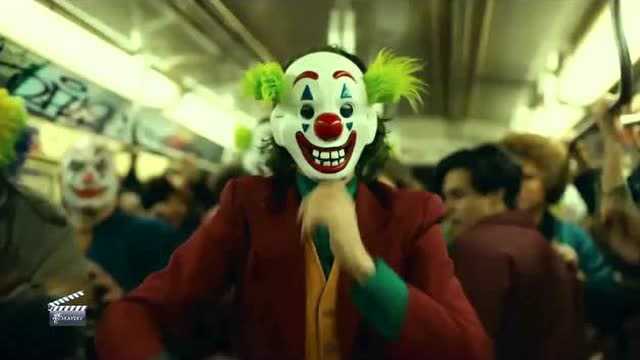 影评:《JOKER》(小丑)连破票房纪录!史上最佳小丑