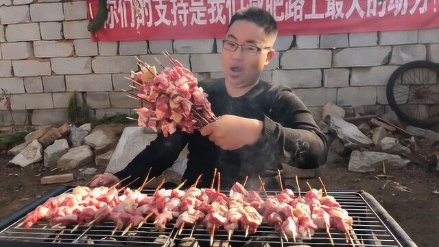 驴肉烤串!四斤驴肉穿成串,炭火爆烤,没想到这么好吃!