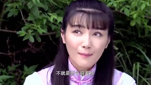 美女陷入泥潭,小伙一把救起美女,两人顿时暗生情愫