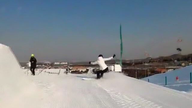 蒙牛牵手滑雪冠军谷爱凌