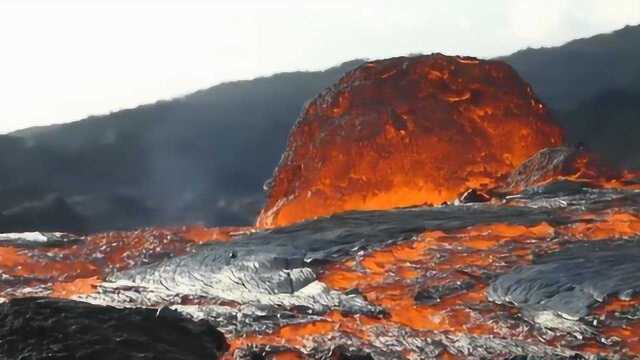 实拍火山岩浆“喷发”全程,这看完也太“解压”了!