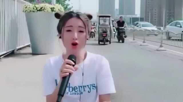 美女陈小硕演唱《不仅仅是喜欢》,美丽可爱的样子,真是好喜欢啊