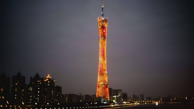 中国的第一高塔,塔顶拥有五个世界纪录,夜晚风景令人赞叹不已!