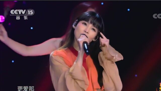 美女陈思思演唱《夜来香》歌声甜美,令人陶醉