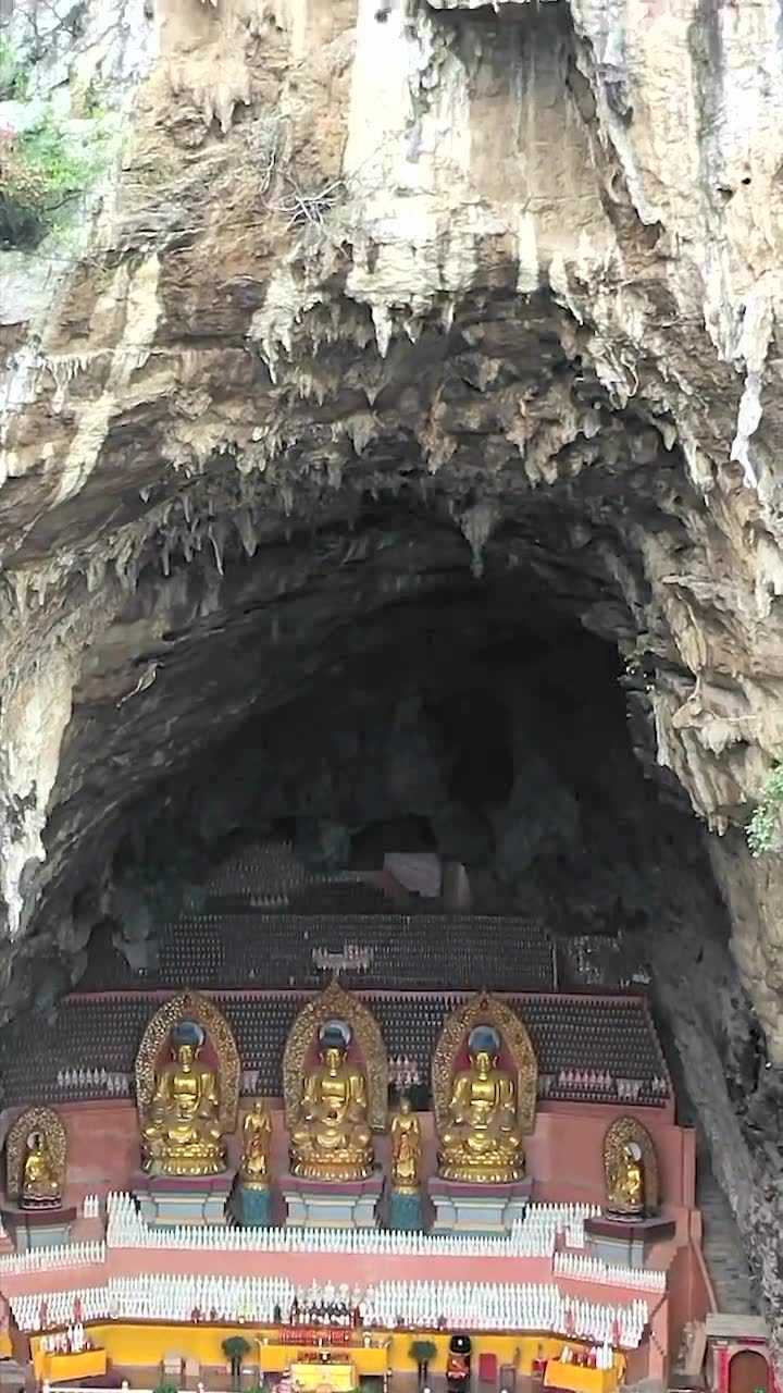 贵州兴义的一个山洞居然有个寺庙里面放满了大佛它的名字叫做万佛寺