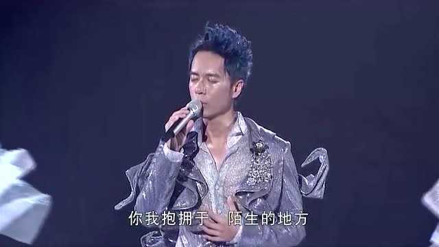 李克勤深情演唱《飞花》观众听的都被他感动!