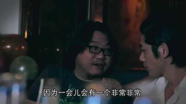 酒吧表演“手机秀”,相信没一个男人抗拒的了吧