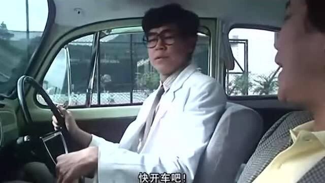 电影:男子开老爷车比自行车速度还要慢,车上还有两对难缠的夫妻