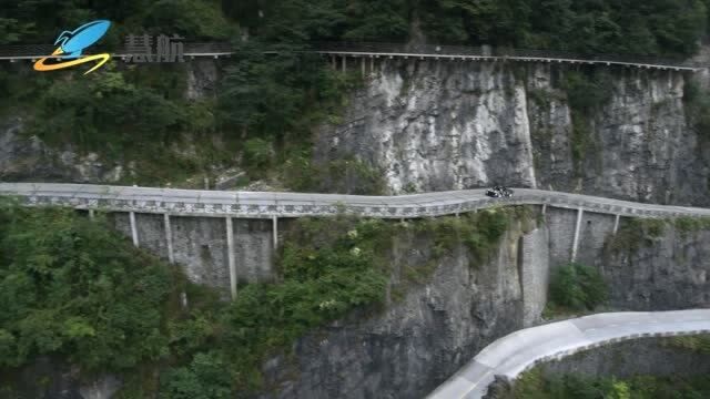 死亡漂移 !漂移天门山!看的人心里发毛!