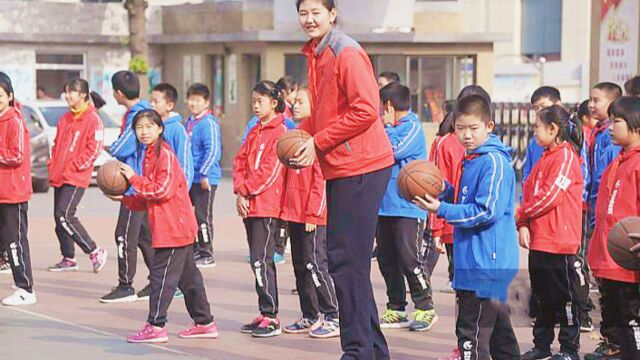 中国女篮的新希望!12岁少女身高2.21米,被网友称为女版姚明