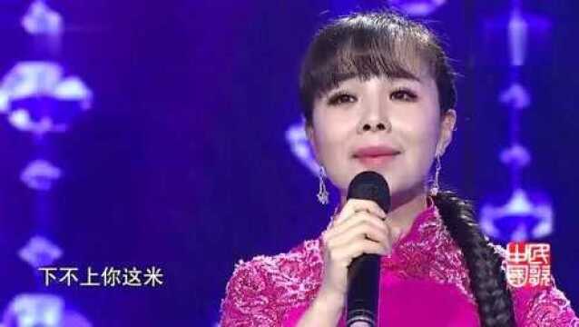 歌曲《桃花红杏花白》演唱:王二妮