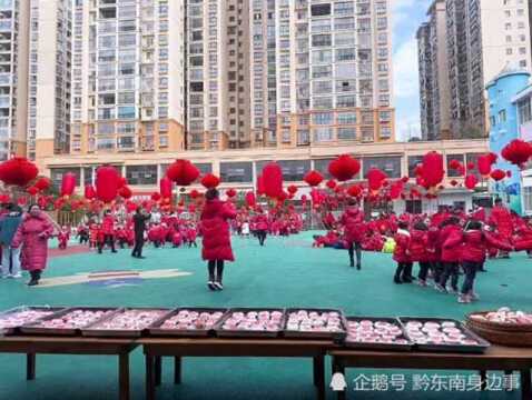 1月8日,岑巩县实验幼儿园举行“糍粑飘香迎新春 童言稚语话习俗”活动”