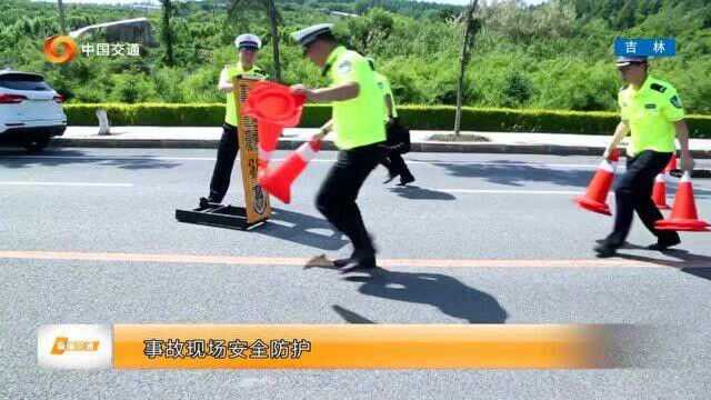 交警联合多部门,开展道路交通事故应急救援演练!