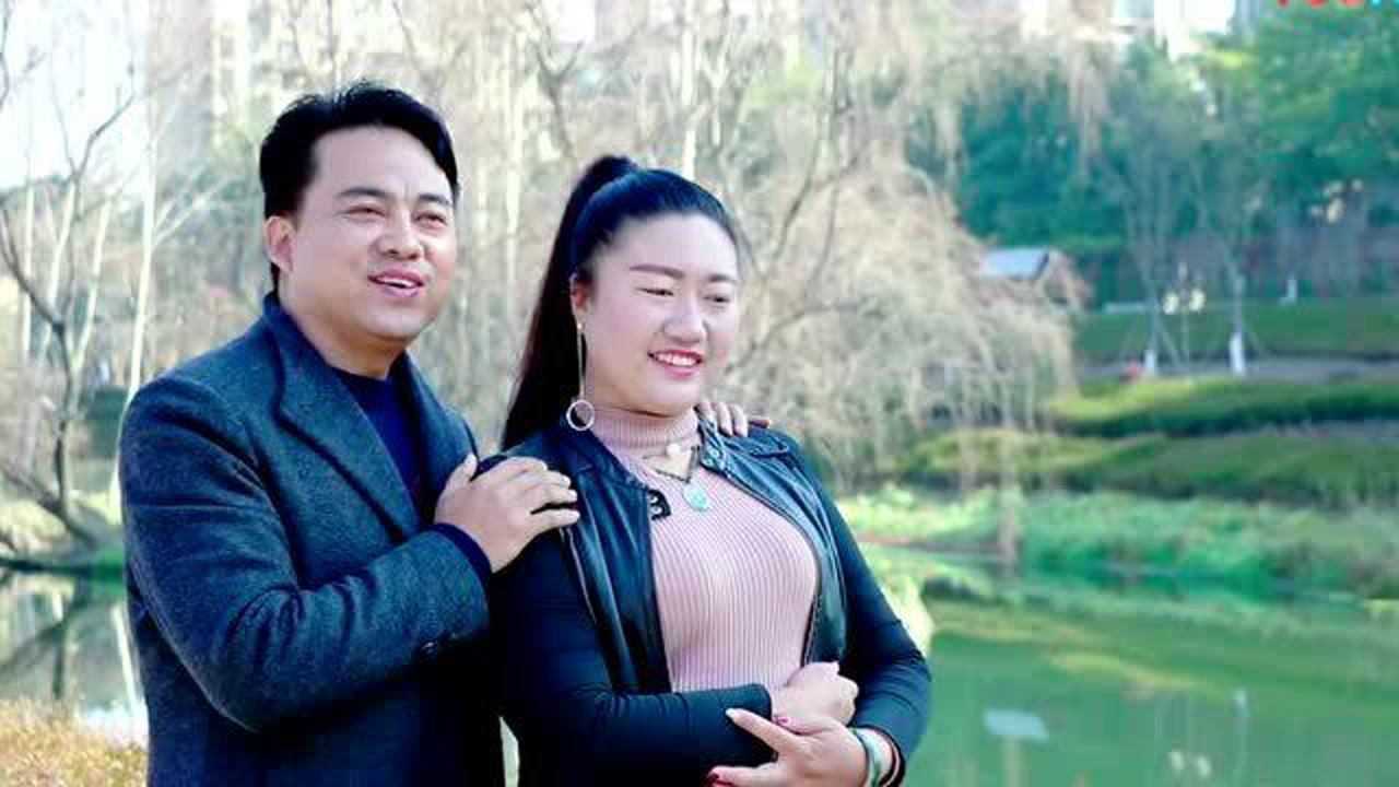 云南山歌我俩路边来相逢演唱耿靖英子