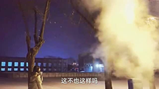 在冬天向上泼热水,图案很好看就是被烫的真疼,有兴趣你也可以尝试一下