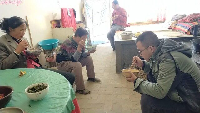 陕北人家收秋,套黍饭煮山蛮,那是家长的饭