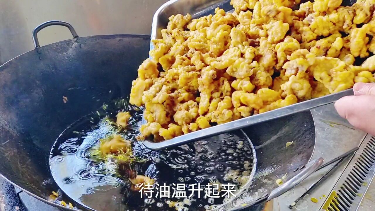 炸酥肉调鸡蛋豆粉时加不加水?水蛋糊才是酥肉酥脆的关键