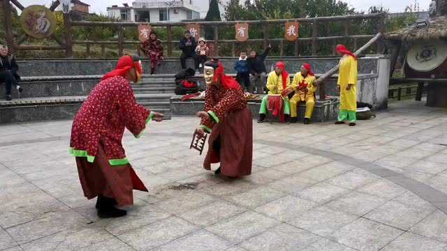 只有在南丰乡下才能看的到表演