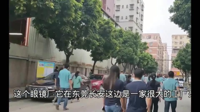 实拍东莞大型工厂,下班后的场面就像是春运,看完你还想要进厂吗