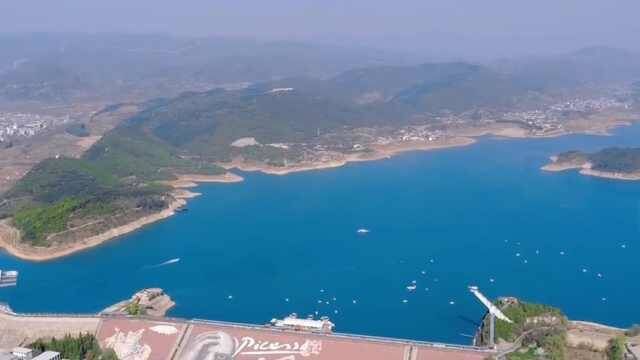 金海湖风景区三面环山,峰峦叠翠、风景秀丽,你想去看看吗?