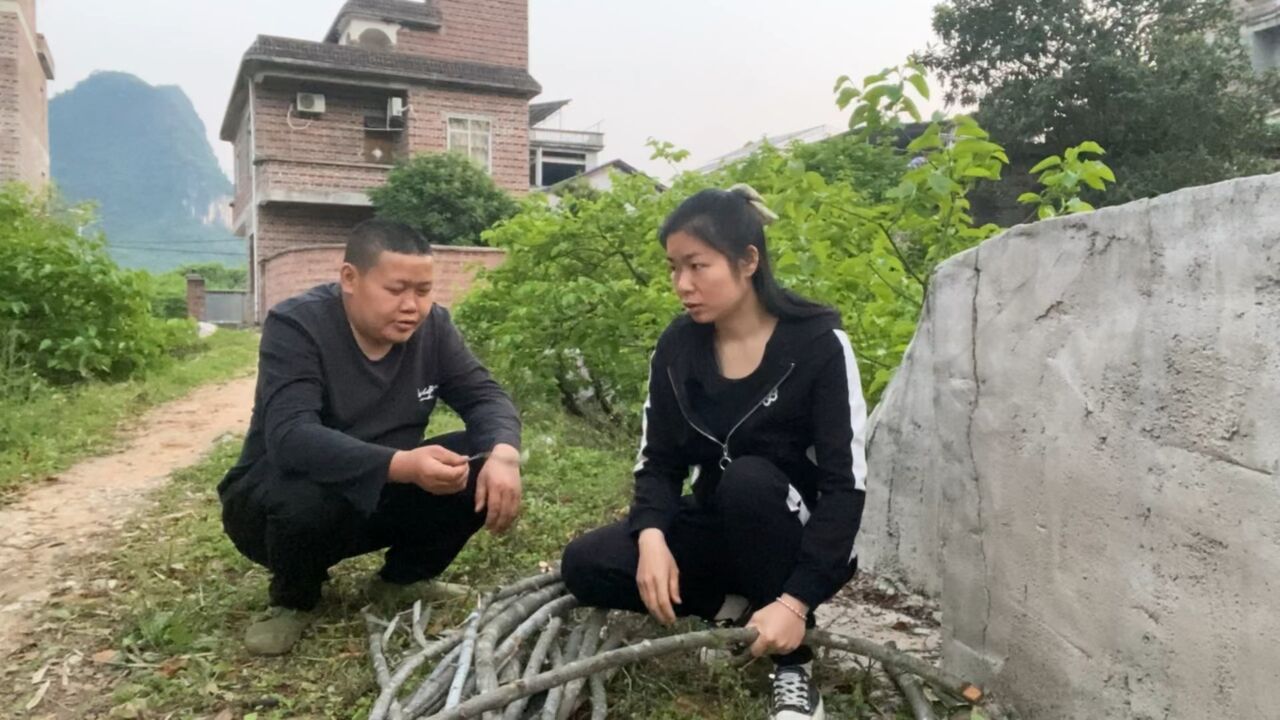 告诉大龄村花我相亲的事情,她脸色马上就变了,听听她怎么说?