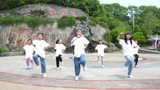 “街舞青少年,街舞抗疫,爱党爱国,众志成城!”CHUC湖北街舞联盟宜昌市秭归G5舞蹈庆祝建团100年五四青年节街舞快闪活动