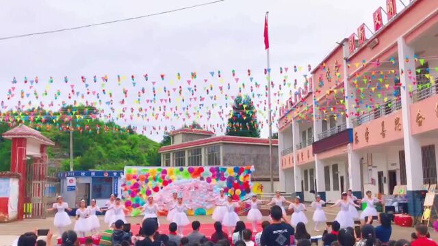 乐丰乡菇着民族完全小学 春天的芭蕾