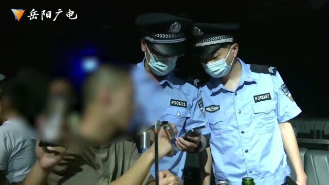 岳阳安全感再升级:千警齐发 警灯亮城