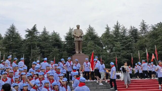 湖南韶山市,毛主席故居,毛主席铜像广场