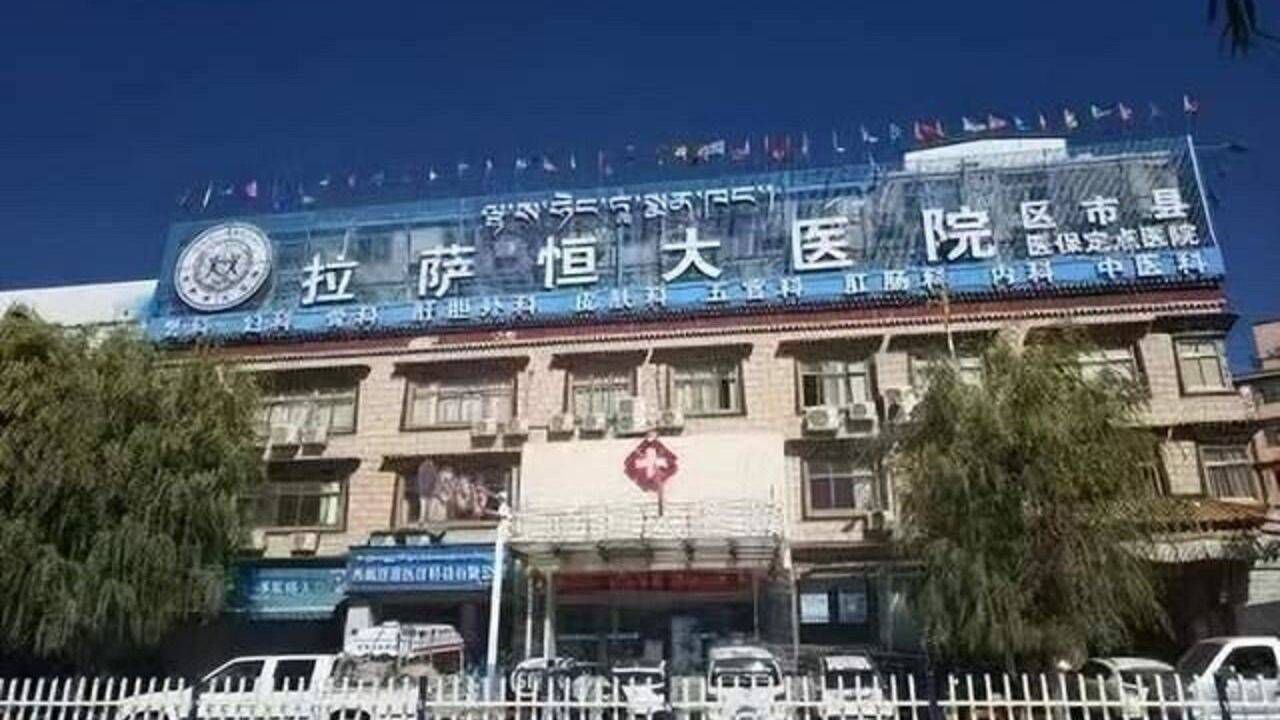 西藏拉萨:开辟游客快检通道,确保游客放心无忧离拉