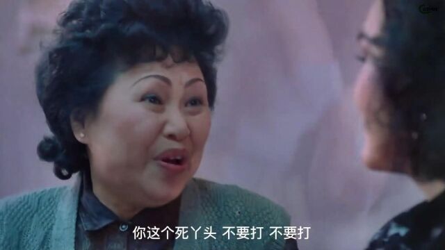 这位父亲禽兽不如,为了还请赌债,逼着女儿张曼玉去做舞女