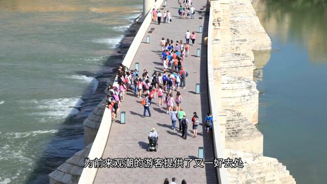  海宁潮以其潮高、多变、汹猛、惊险而饮誉海内外. 