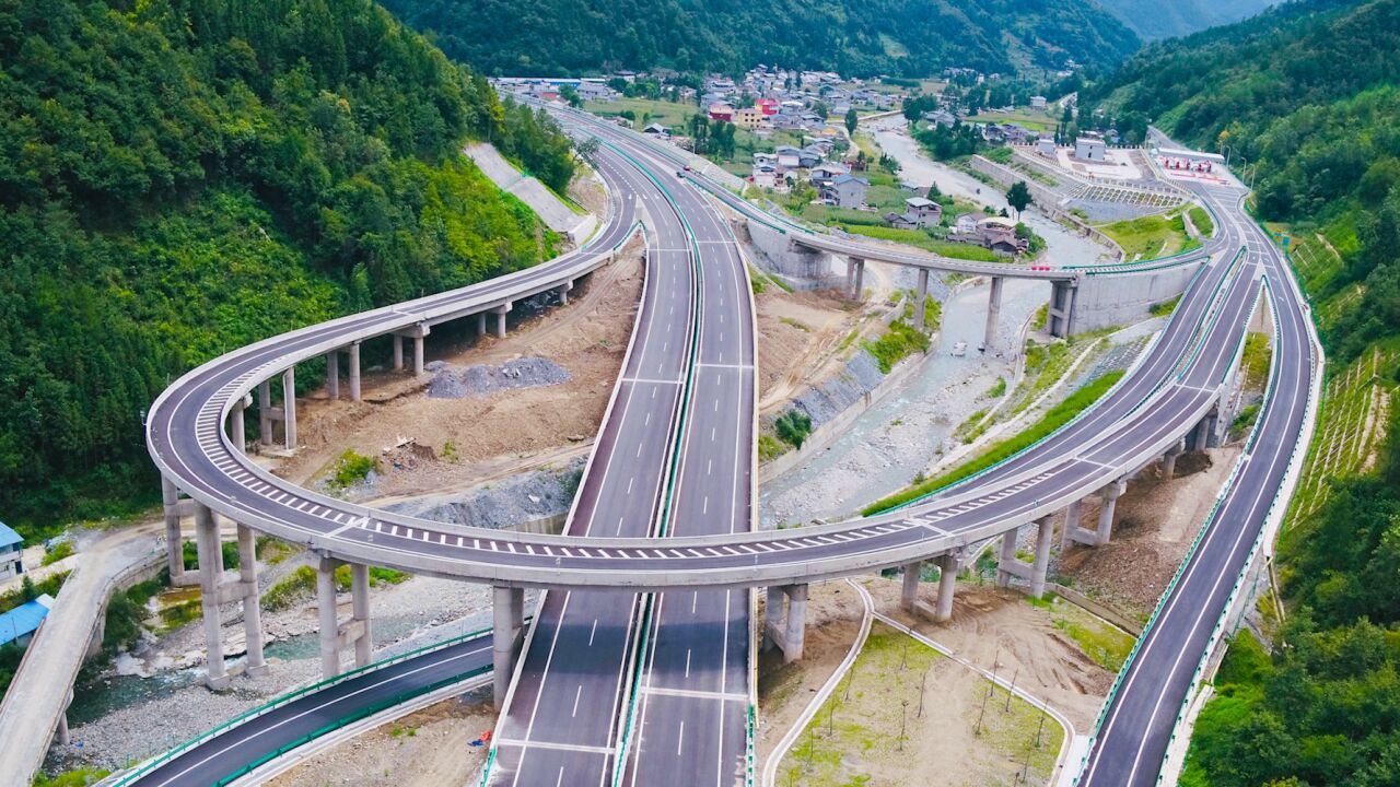 四川广元至平武高速公路青川段建成通车