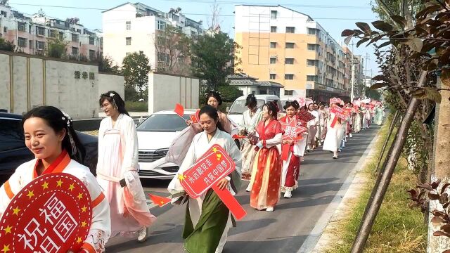 河南淮阳:汉服出游迎国庆