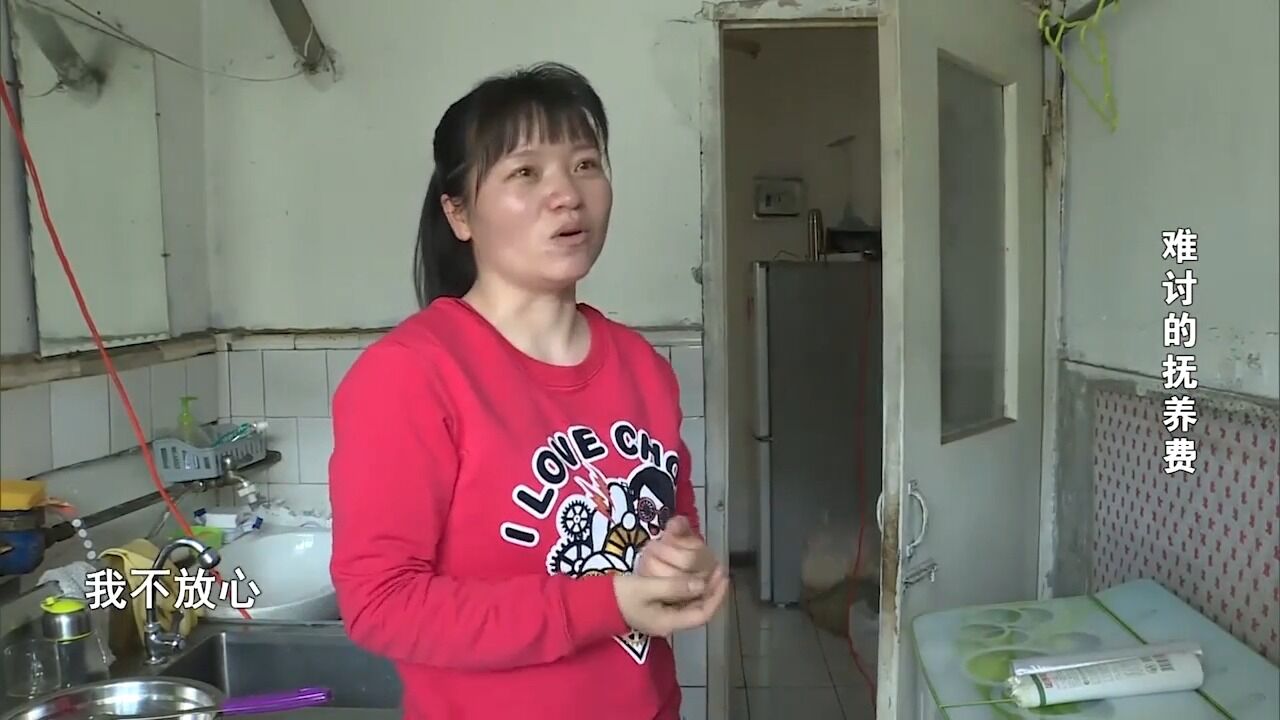 前夫不愿给孩子抚养费,前妻向法院起诉,前夫卡里只有100块钱