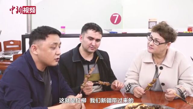 太励志了!这位新疆大叔凭一个烧烤摊在福建拥有了68家连锁店