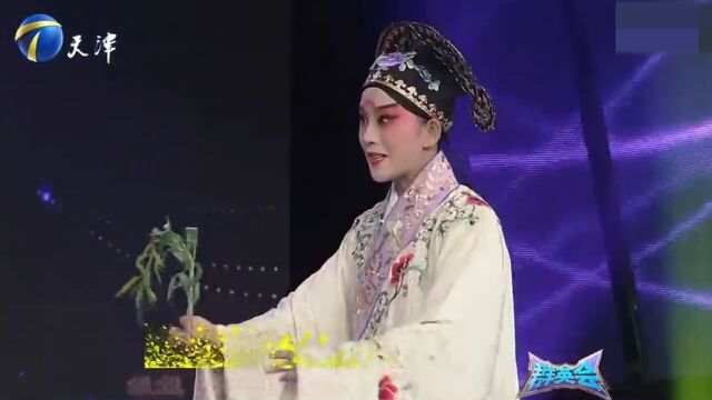 翁佳慧与董飞登台,表演昆曲《牡丹亭ⷦƒŠ梦》,耐人寻味丨群英会